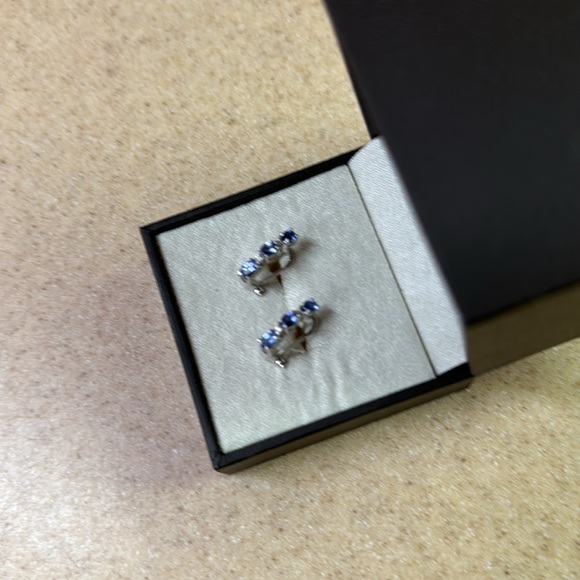 14k white gold and tanzanite earrings approx 1.20 carats - Picture 5 of 8